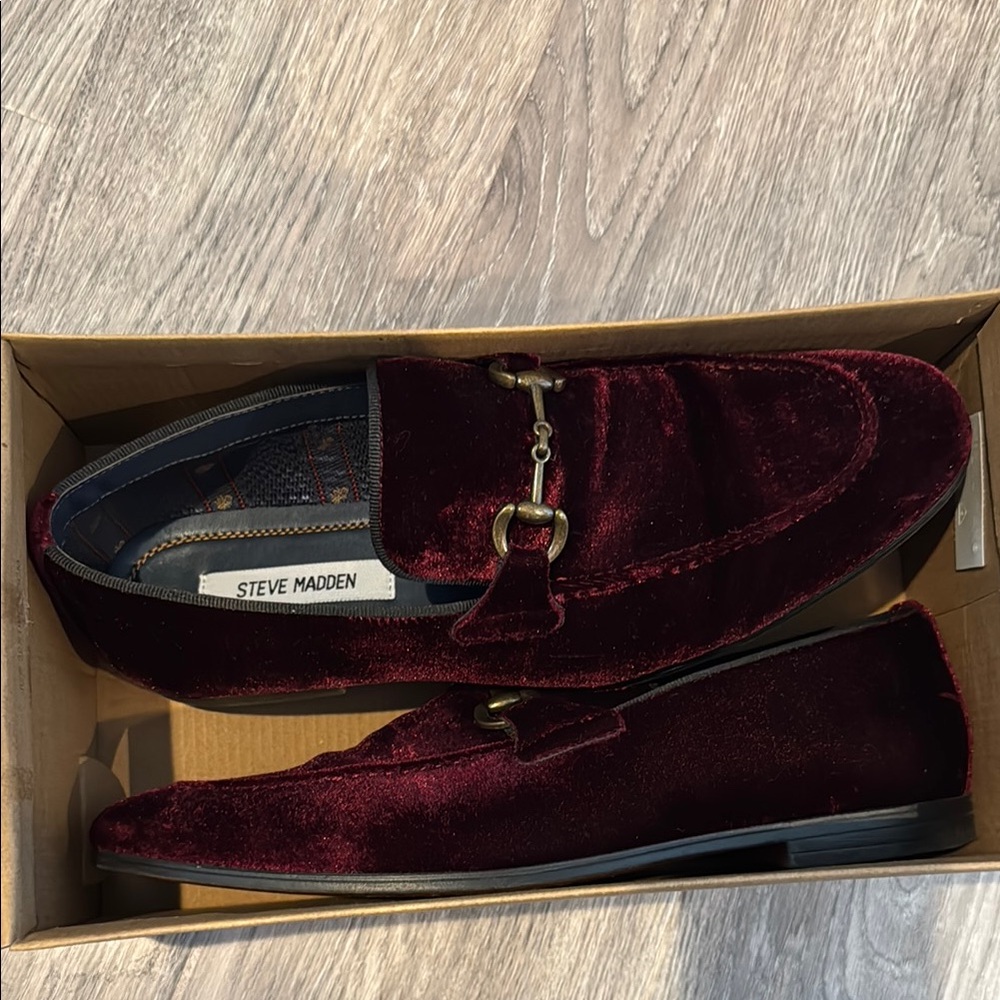 Steve Madden Burgundy Velvet Men’s Loafers 9.5